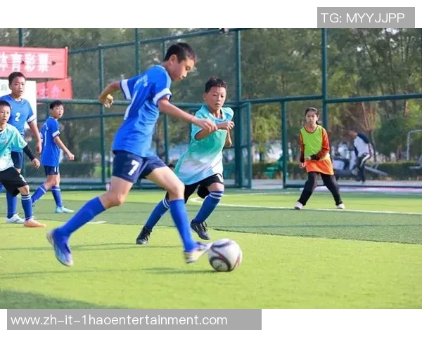 足球献言：探讨足球运动对青少年成长与社会发展的积极影响与重要性